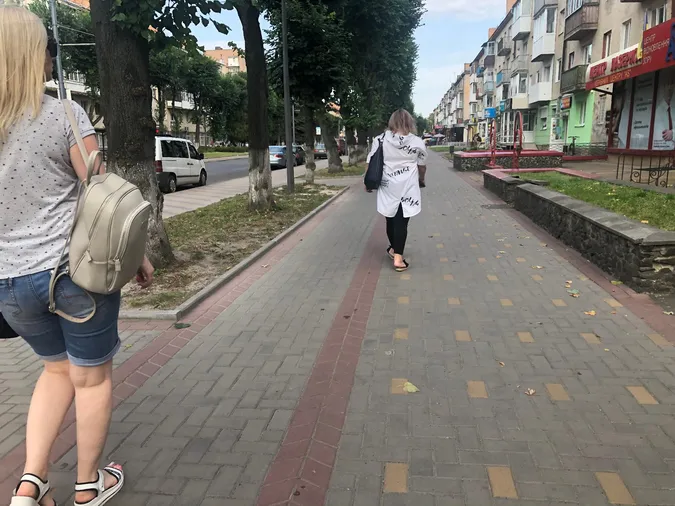 На проспекті Волі в Луцьку просять довести до ладу велодоріжку