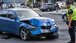 Обом автівкам повідривало колеса: у Луцьку BMW влетів в таксі (фото)