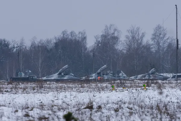 На луцький аеродром з бойового чергування повернулися фронтові винищувачі (фото)