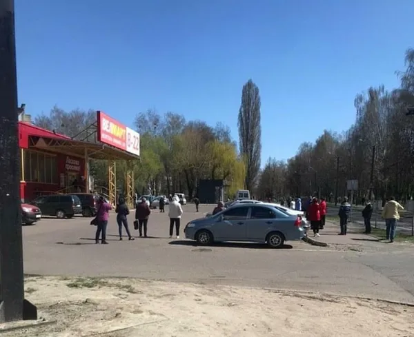 Від завтра в Луцьку  – особливий режим, а сьогодні – черги (фото)