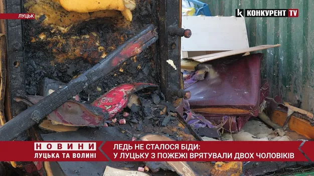 Врятували 90-річного чоловіка: у Луцьку на проспекті Грушевського горів будинок (відео)