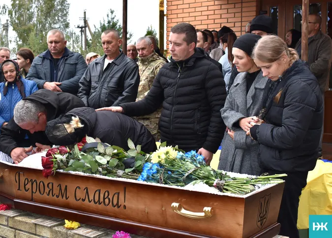 Повернувся не на весілля, а на свій похорон: на Волині попрощалися з капітаном волинської «сотки»