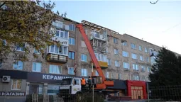 У Луцьку почали ремонт пошкодженого ворожим дроном будинку (фото)