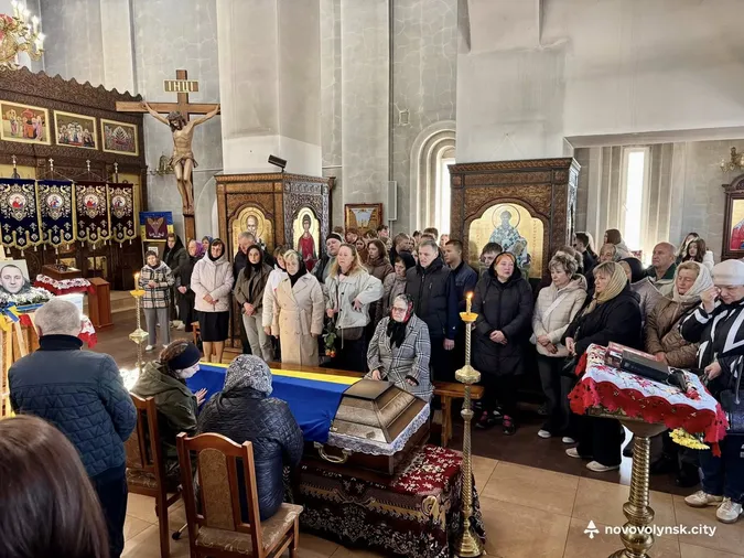 У Нововолинську попрощалися із Героєм Сергієм Смоляруком (фото)