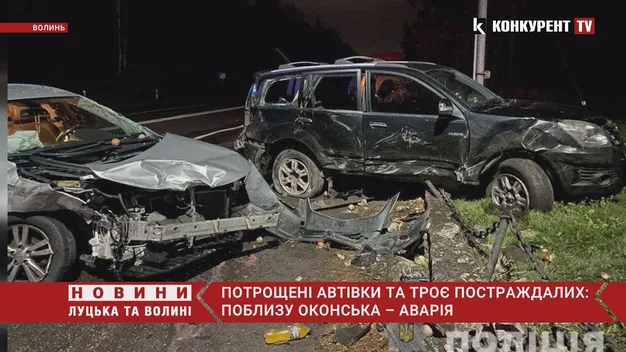 Травмувалися троє пасажирів: на Волині не розминулися два авто (фото, відео)