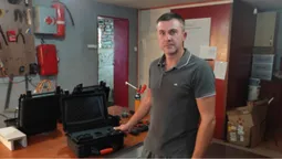 Майстер з Луцька робить для військових зарядні станції, які не бояться ні дощу, ні болота (фото, відео)