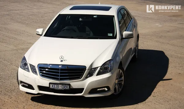 Радикал Аркадій Соломатін їздить на легковику Mercedes E 220 2010 року.
Орієнтовна вартість – 30 000$