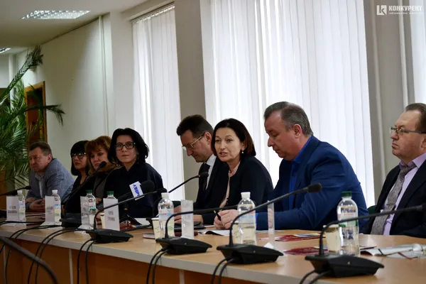 Перейменуванню бути: вирішили долю Лесиного вишу (фото)