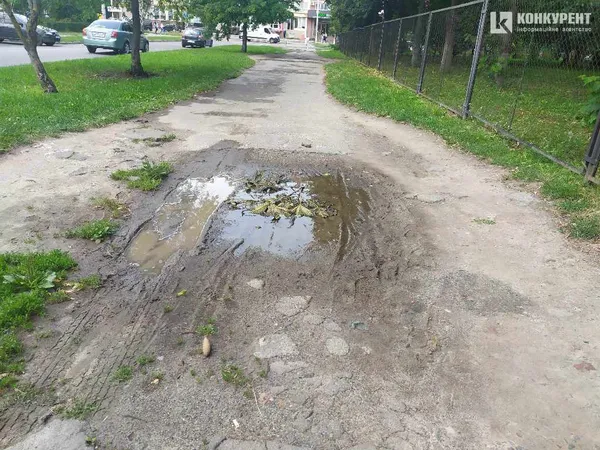 У Луцьку просять облаштувати тротуар на Воїнів-афганців (фото)