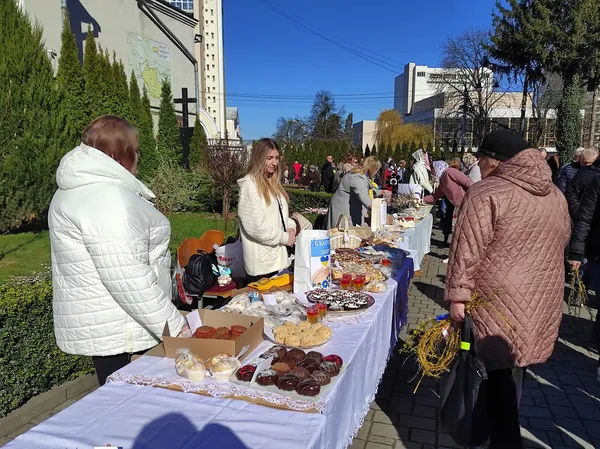 Як у луцькому соборі освячували вербу (фото)