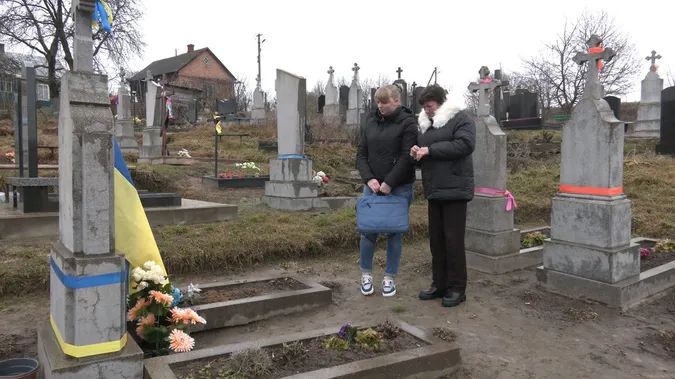 Мати загиблого воїна з Волині передала 100 тисяч гривень на ЗСУ (відео)