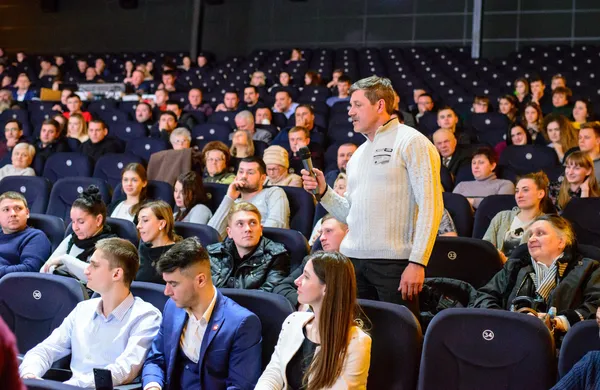 Що запитували в Андрія Покровського на відкритій зустрічі у Луцьку (фото)