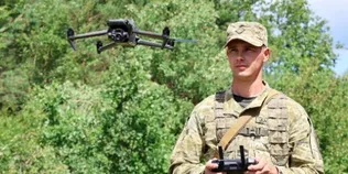 «Яструб» над кордоном: як боєць з Волині вчить побратимів керувати дронами (фото)