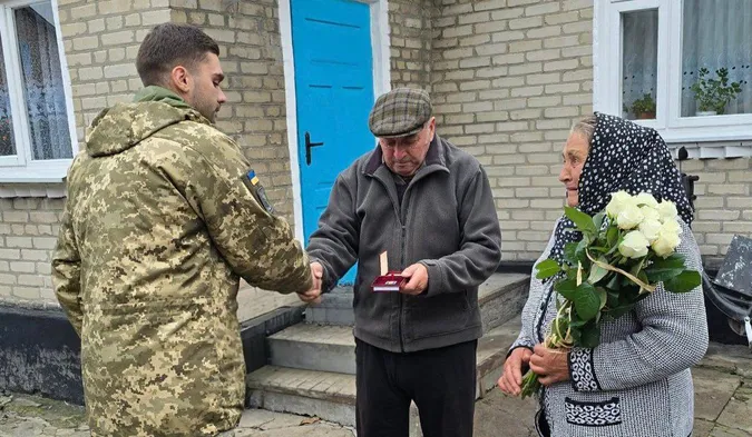 На Волині батькам загиблого захисника вручили орден «За мужність»