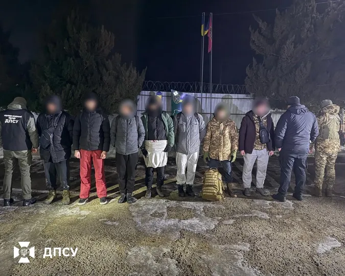 10 тисяч євро за «квиток»: правоохоронці викрили злочинну мережу на кордоні з Румунією (фото)