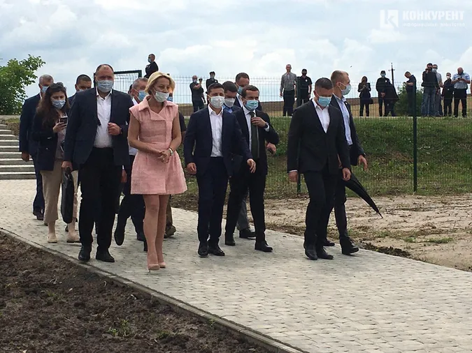 У Крупі зустріли Зеленського (фото, пряма трансляція)