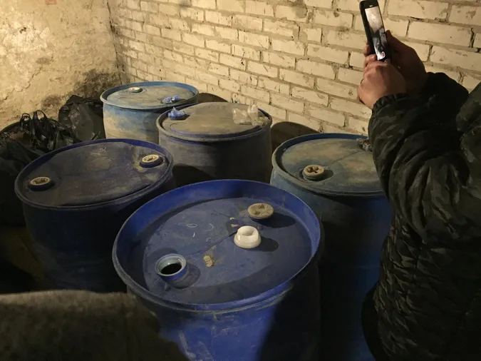 У Луцьку вилучили майже три тисячі пляшок «підпільного» шампанського