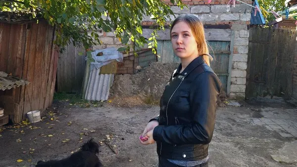 Лучани скаржаться на сім'ю пенсіонерів, які розвели кіз, щурів та безлад на своєму господарстві (відео)