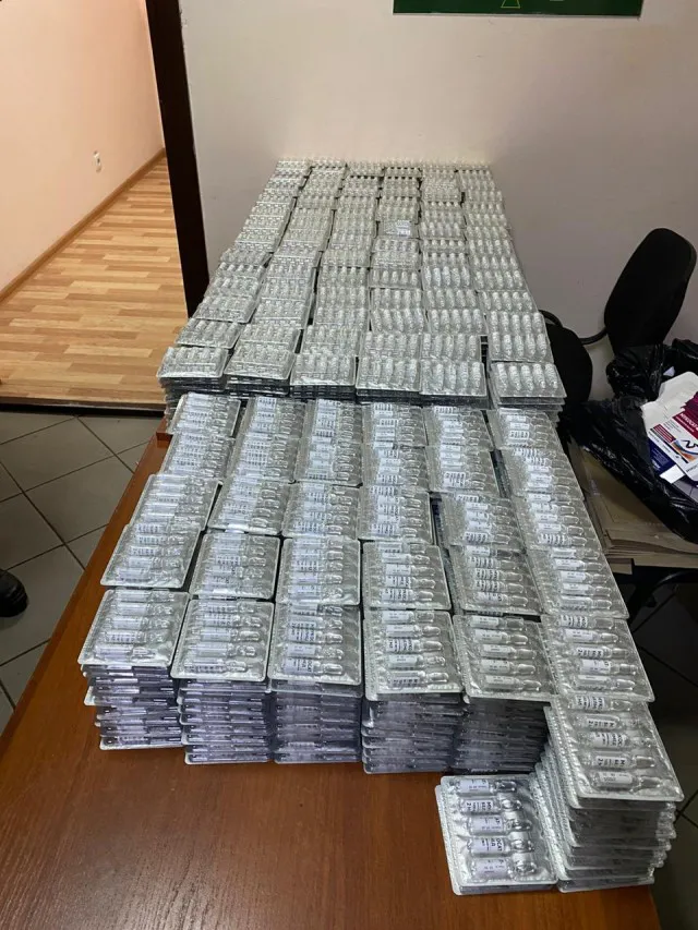 На Волині затримали партію медичних препаратів та цигарок (фото)