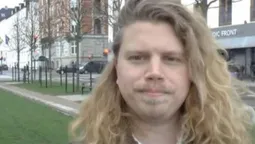Дівчинка, чий батько є донором сперми по всьому світу, закохалася у свого брата