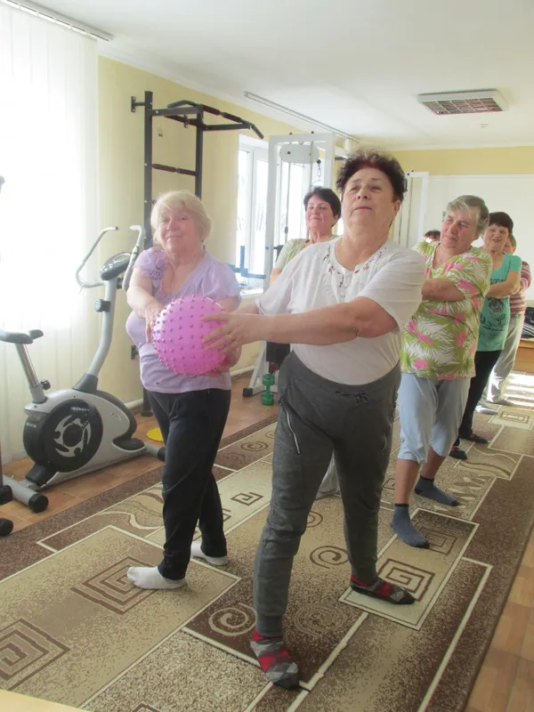 На Волині пенсіонерки роблять зарядку під пісні Винника й Федишин (фото)