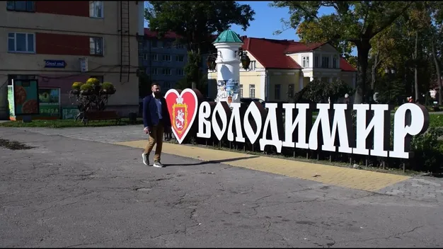 «Окей, почну все знову»: у Володимирі працює музикант з Донецька (відео)