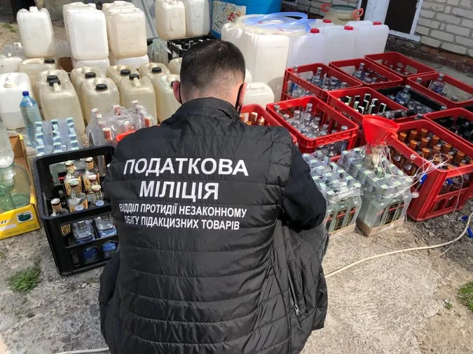 У Луцьку підробляли горілку відомих брендів (фото)