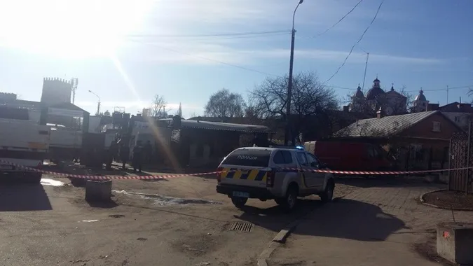 Біля Центрального ринку в Луцьку зносять кафе