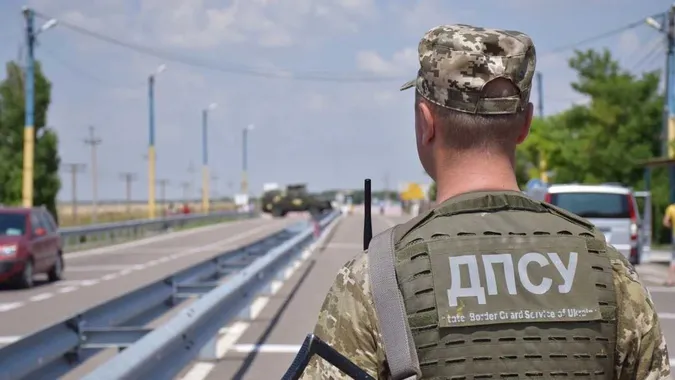 Вказував як «волонтерів»: на Волині директора благодійного фонду підозрюють в допомозі 238 ухилянтам