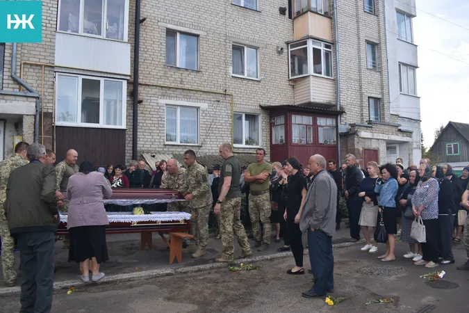 «На щиті» Героя привіз брат: на Волині попрощалися з воїном Віктором Гудьком (фото)
