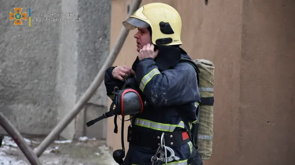 У Луцьку загасили пожежу в дев'ятиповерхівці: як це було (фото, відео)