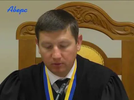 Суд заплутався у справі щодо догани Матвіїву 