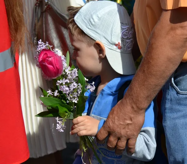 Мовчки та зі сльозами: у Луцьку вшанували пам'ять жертв Другої світової війни (фото)