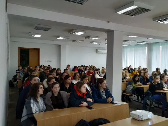Луцьким студентам розповіли, кому вигідні фейки і як з ними боротися