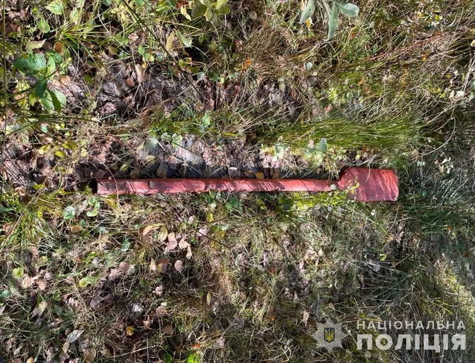 Волинські поліцейські забрали в браконьєра сітку, човен і весло (фото)