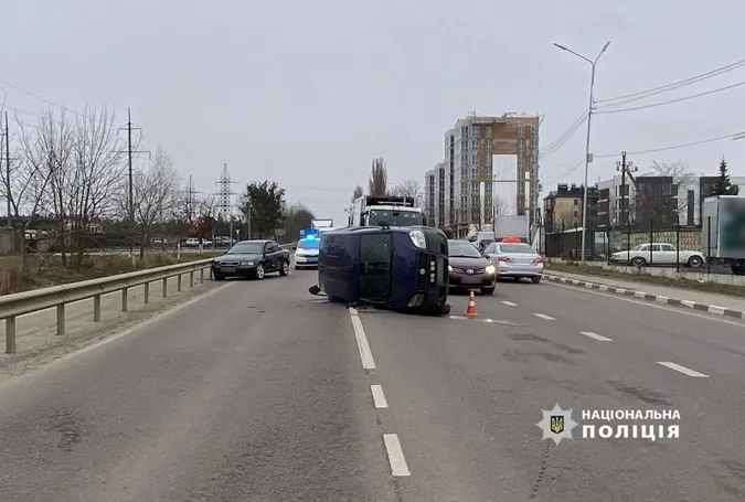 Під Луцьком Fiat перекинувся після зіткнення з Audi (фото)
