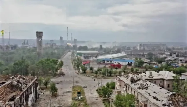 Військові експерти вважають, що незабаром окупанти можуть захопити Лисичанськ
