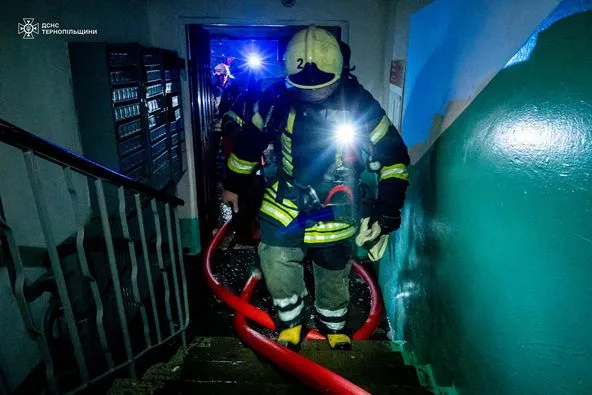 У Тернополі «шахед» влучив у багатоповерхівку: одна людина загинула, є поранені (фото)