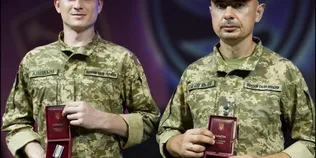 Бійців «Сталевої Сотки» відзначили орденами «За мужність» та медаллю «Хрест пошани» (фото)