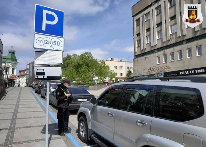Швидко та зручно: у Луцьку запускають додаток «SmartLutsk» для оплати паркування