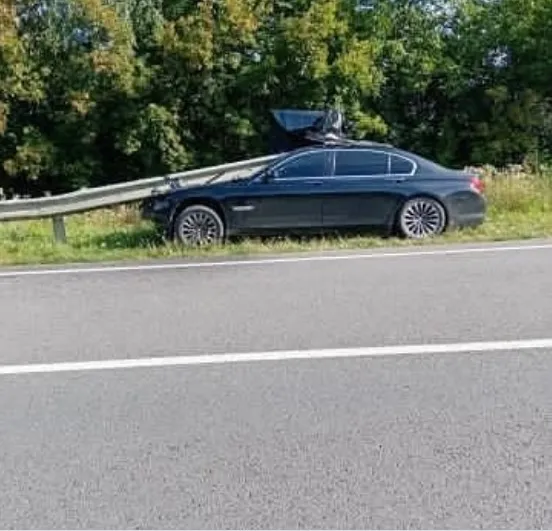 Поблизу Луцька автомобіль в'їхав у відбійник (ОНОВЛЕНО)