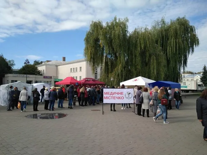У центрі Луцька з'явилося медичне містечко (фото)
