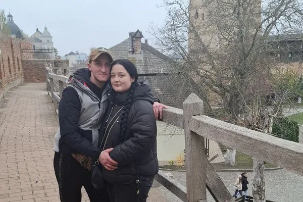Олександр Музика із дружиною під час прогулянки в Луцьку
