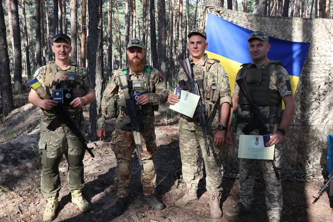 Комбриг волинської ТрО вручив бійцям і бійчиням нагороди (фото)