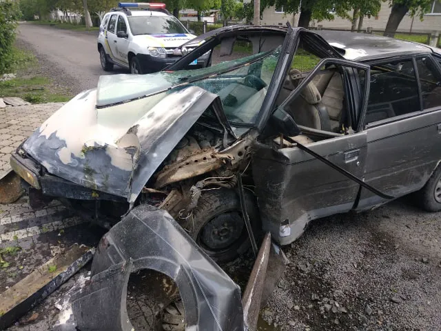 У Луцьку автомобіль влетів у паркан