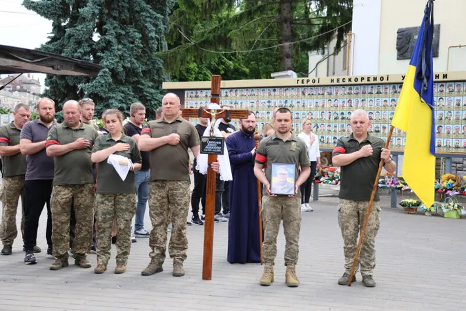 У Луцьку попрощалися із загиблим на Донеччині Віктором Степанюком (фото)