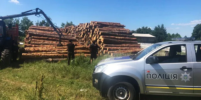 На Камінь-Каширщині – масштабні обшуки: шукають «лівий» ліс (фото)