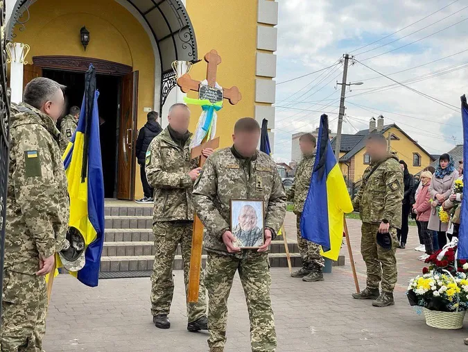 В Нововолинську провели в останню дорогу захисника Олександра Демчука (фото)