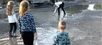 Ями, болото після дощу і жодного тротуару: у Луцьку жителі Степової чекають на ремонт дороги (фото, відео)