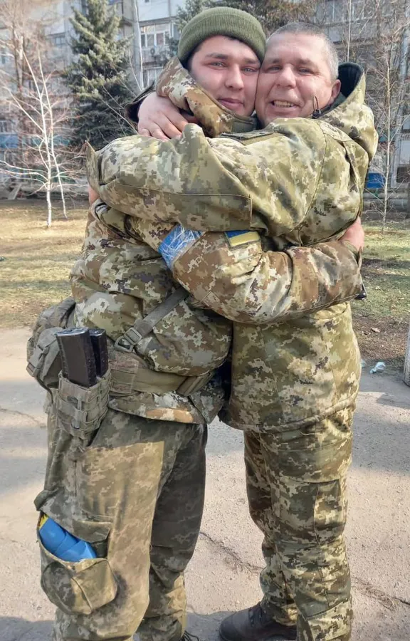 «Він не заспокоїться, доки не знайде»: кінолог Тарас та вівчарка Порш захищають волинський кордон (фото)